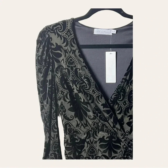 0492W. All IN FAVOR MINI VELVET DRESS BLACK IN COLOR LONG SLEEVE RUCHING SIZE SM - Picture 7 of 13